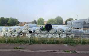 LE 17/07 
Arrivée de la nouvelle pelouse